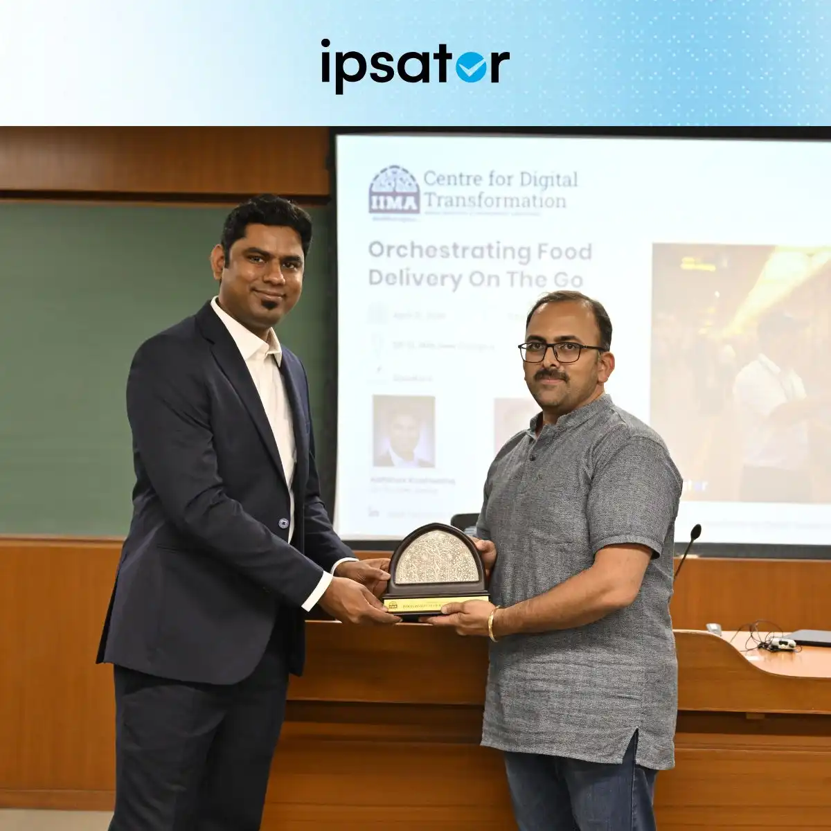 Abhinav Kushwaha receiving a commemorative plaque after the IIMA session