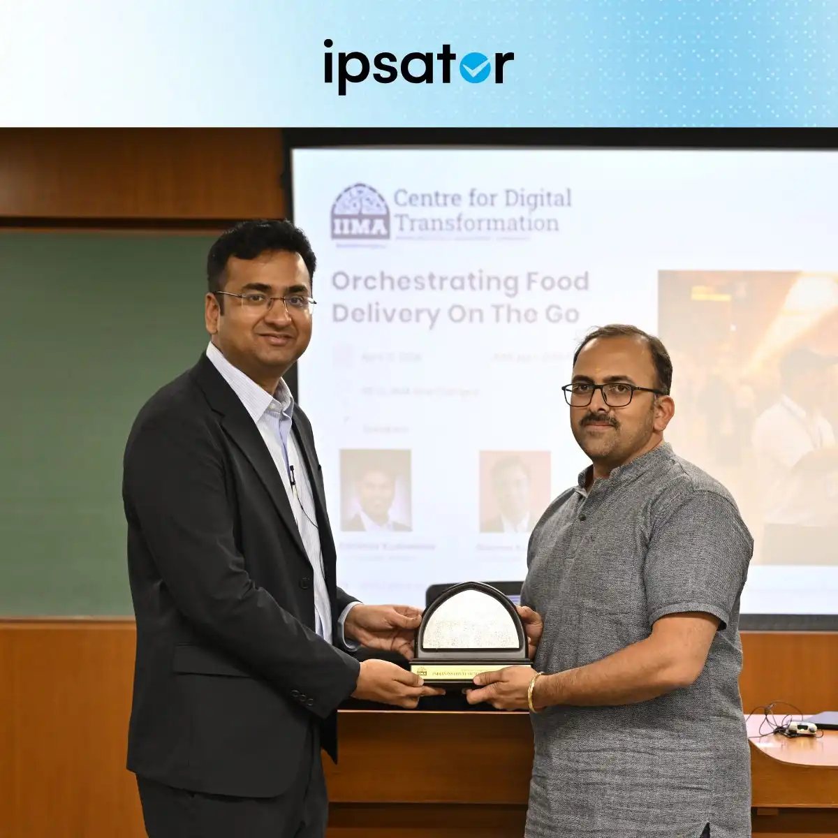 Gaurav Kumar receiving a commemorative plaque after the IIMA session